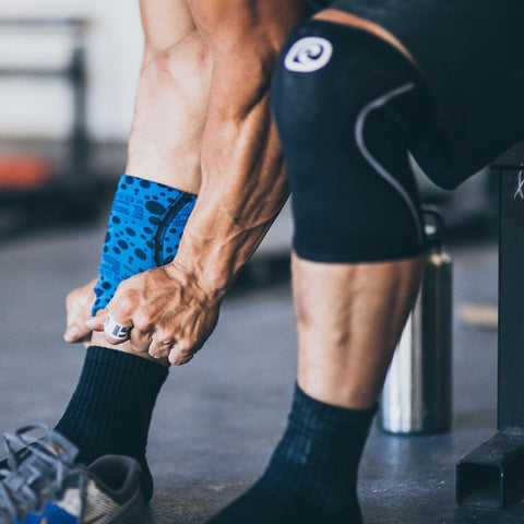 Athlete wearing knee sleeves beside a training platform